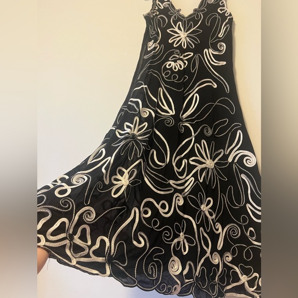 Vintage Y2K Black & White Floral Abstract Fairy Appliqué Frank Lyman Midi Dress - Picture 5 of 10